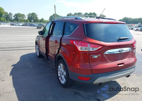 2016 Ford Escape Titanium z USA, uszkodzony, nr VIN 1FMCU9JXXGUC33092
